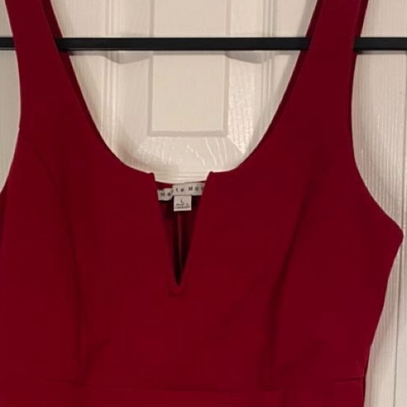 Beautiful red dress I buy this when I was single and skinny haha is not my sise - Picture 3 of 3